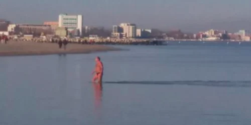 Baie în mare de Crăciun - Mamaia Sursa Facebook Mugur Grosu