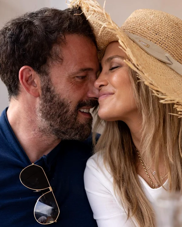 Jennifer Lopez și Ben Affleck s au tatuat de Ziua Îndrăgostiților (4) jpg