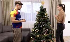 Edi Ionescu și Bianca au impodobit bradușl jpg