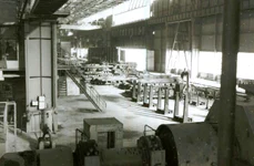 Interiorul unei secţii a Intreprinderii de oţeluri aliate Târgovişte (© „Fototeca online a comunismului românesc”, cota: 273/1977)