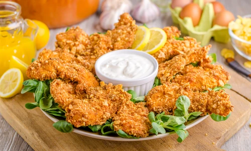 Snitele cu sos de usturoi  Sursa foto shutterstock 642059200 jpg