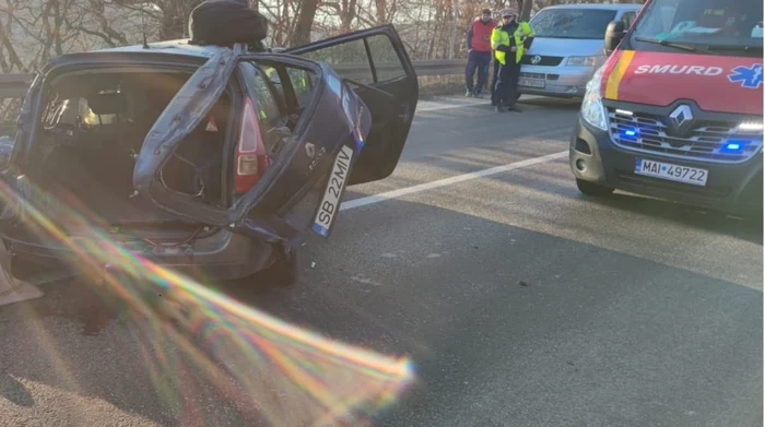 Accident rutier cu cinci persoane implicate, dintre care una a murit, pe DN 14, în Sibiu; Foto ISU Sibiu