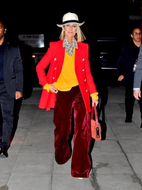 Céline Dion a combinat roșu cu galben în aceeași ținută, iar efectul a fost foarte șic