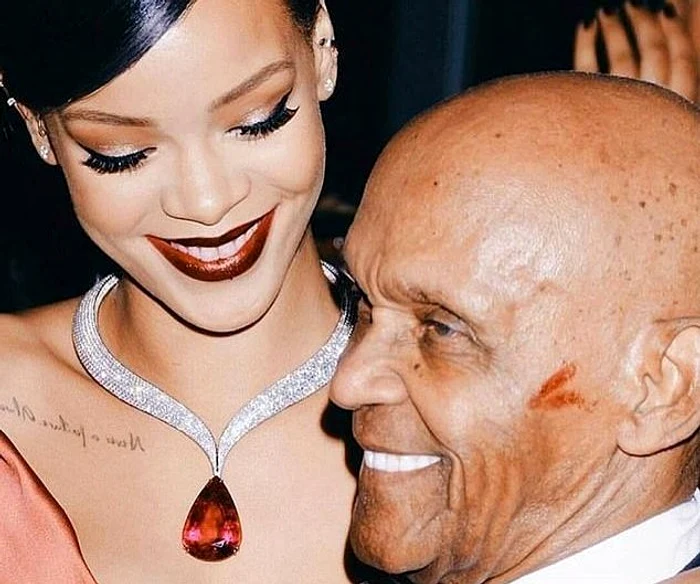 Rihanna obişnuieşte să meargă cu bunicul de 90 de ani la dans în discotecăFoto: captură video