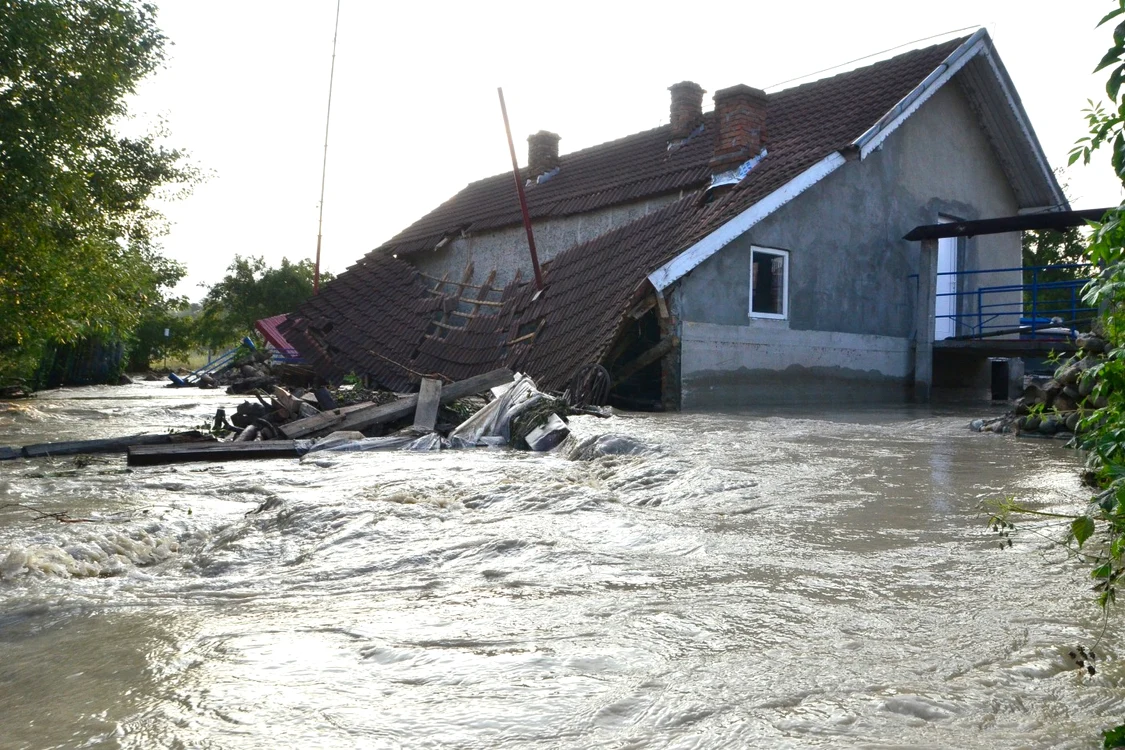 Râul Gilort a făcut prăpăd la sfârşitul lunii iulie FOTO Adevărul
