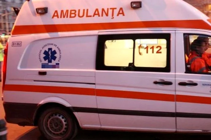 Accidentul a avut loc miercuri seară, iar două persoane au fost transportate la spital FOTO Arhivă Adevărul