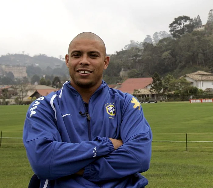 
    Fostul mare jucator brazilian de fotbal nu are noroc in amor  