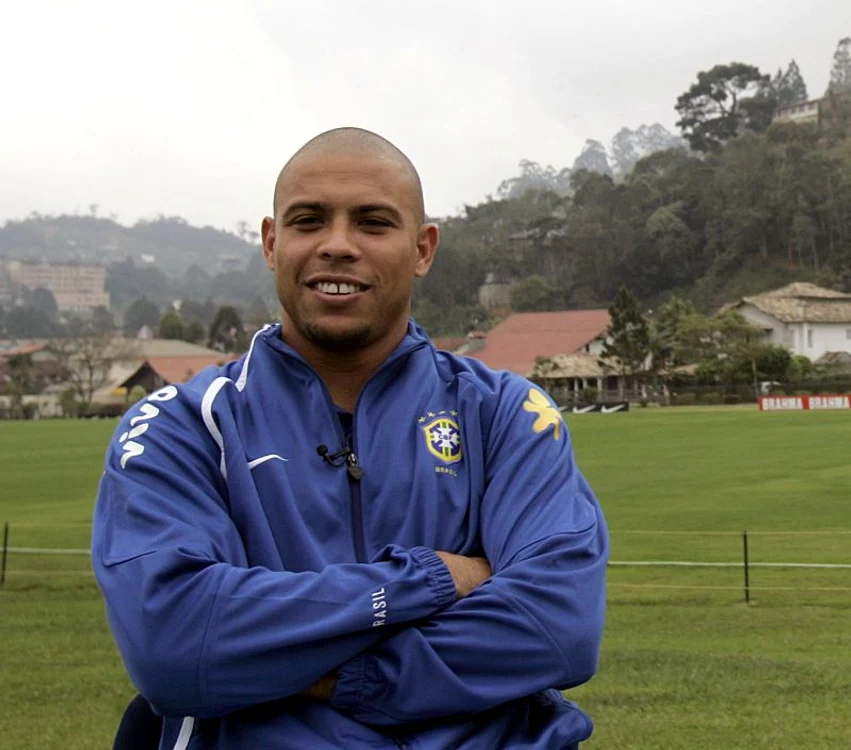 
    Fostul mare jucator brazilian de fotbal nu are noroc in amor  