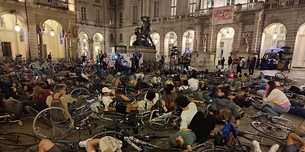 mob biciclisti Torino Facebook Fondazione Michele Scarponi jpg
