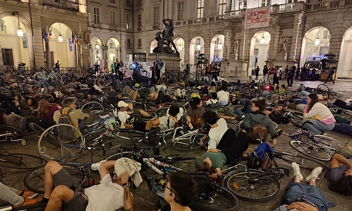 mob biciclisti Torino Facebook Fondazione Michele Scarponi jpg