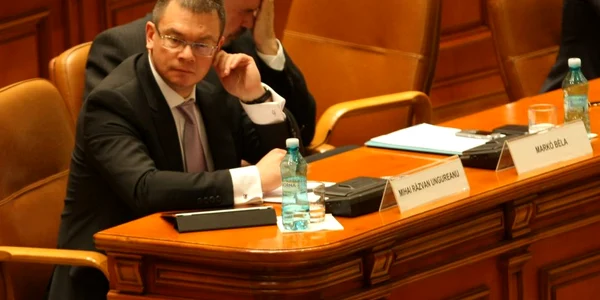 Prim-ministrul Mihai Răzvan Ungureanu, alături de vicepremierul Markó Béla