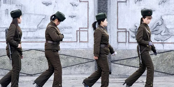 Femei soldat Coreea de Nord
