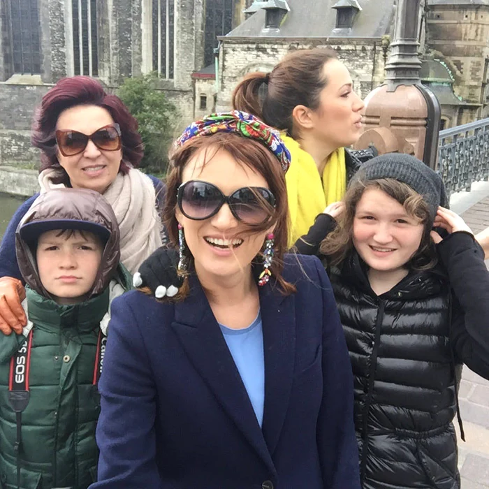 Carmen Negoiţă, în vacanţă, alături de cei doi copii ai săi, Ingrid si Harry