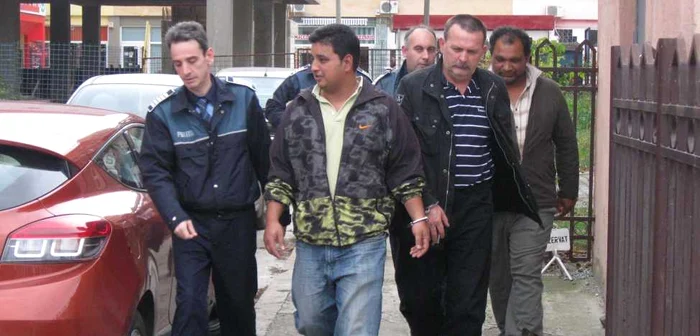 Hoții care au furat armele lui Rambo au ajuns după gratii.
