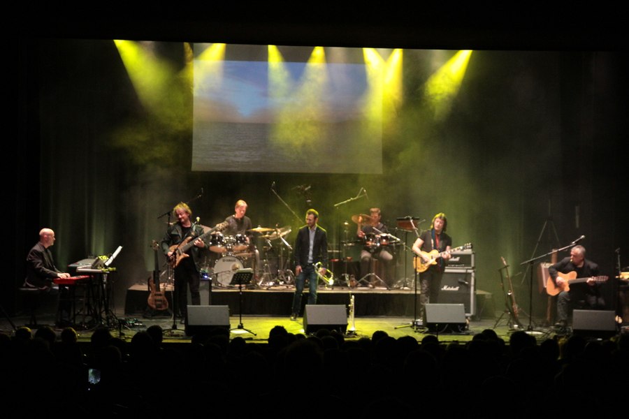 Steve Hackett, fost membru al Genesis, concertează la Timișoara alături de trupa Djabe VIDEO