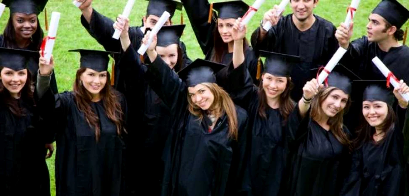 În acest an, mai mulţi moldoveni au şansa să obţină o bursă de studii în România FOTO: Adevărul