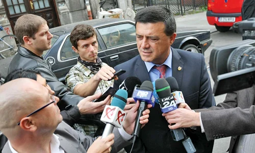 Potrivit declaraţiei de  avere, Niculae Bădălău  are aur şi diamante evaluate  la 25 de mii de euro jpeg