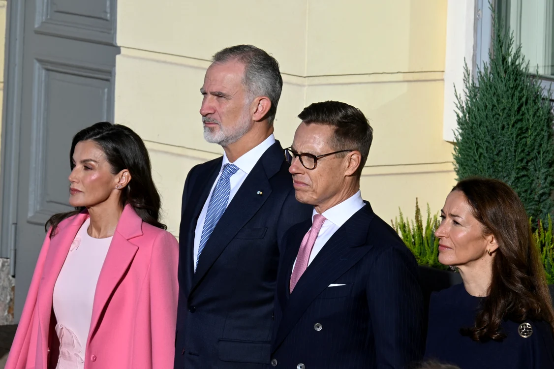 Regina Letizia și Regele Felipe cu președintele Finlandei, Alexander Stubb, și soția lui, Suzanne.