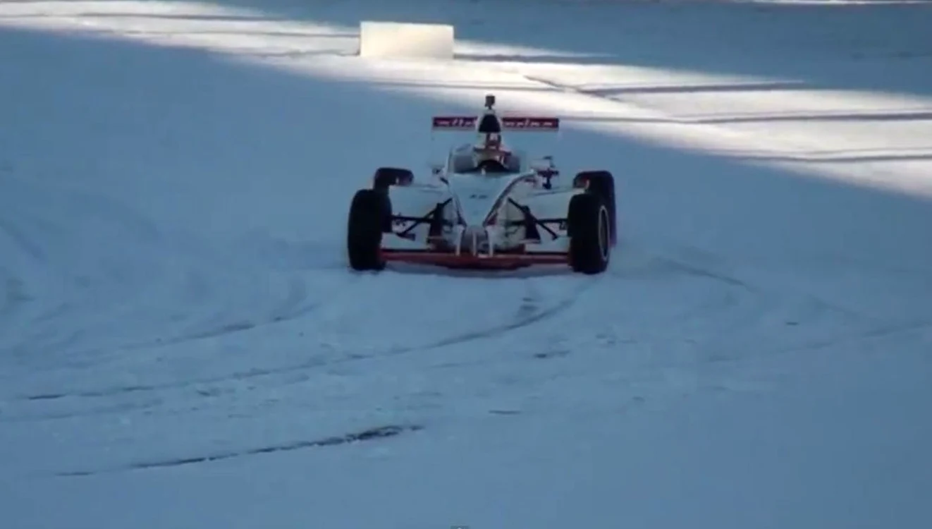 Andy Gulden a stăpânit monopostul F1 pe pista îngheţată