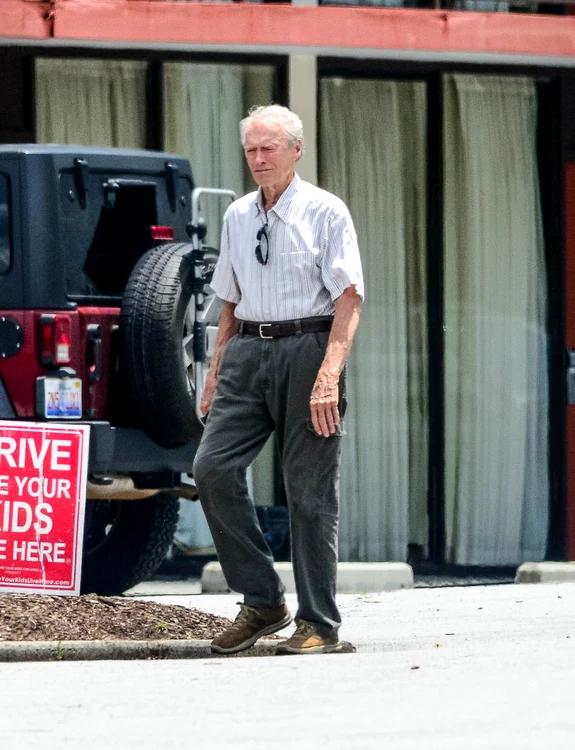 La 88 de ani, Clint Eastwood se ţine foarte binefoto Guliver / Splashnews