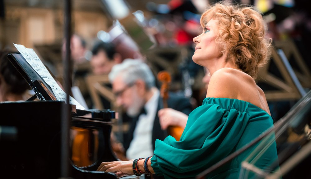 O cunoscută pianistă de la Filarmonica „Paul Constantinescu” din Ploieşti are nevoie urgentă de sânge