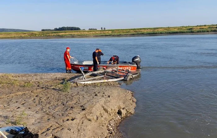 Echipajele de salvatorii caută mai mulți copii care s-ar fi înecatFoto: ISU Bacău