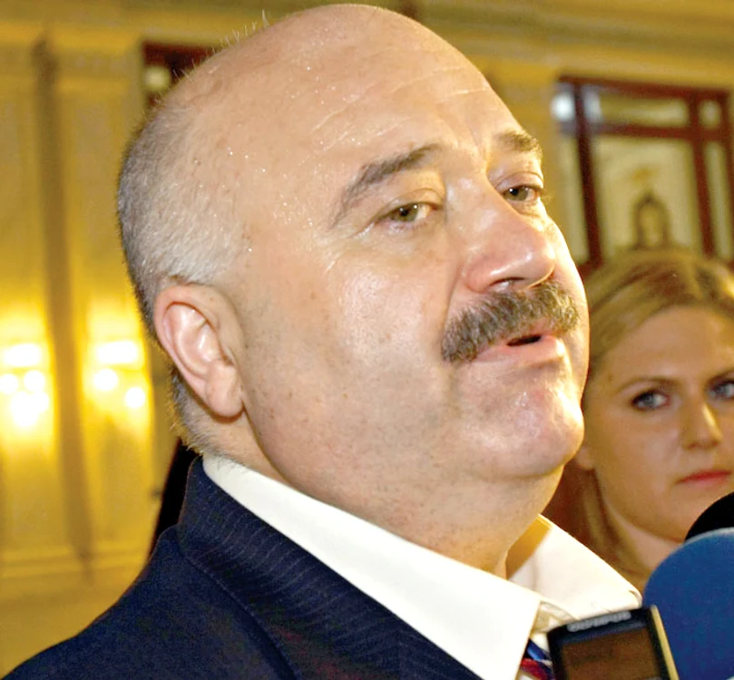 
    Cătălin Voicu  