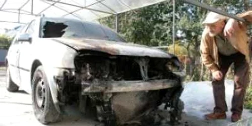 Neamţ: Atentat la maşina  unui poliţist- Revista presei locale