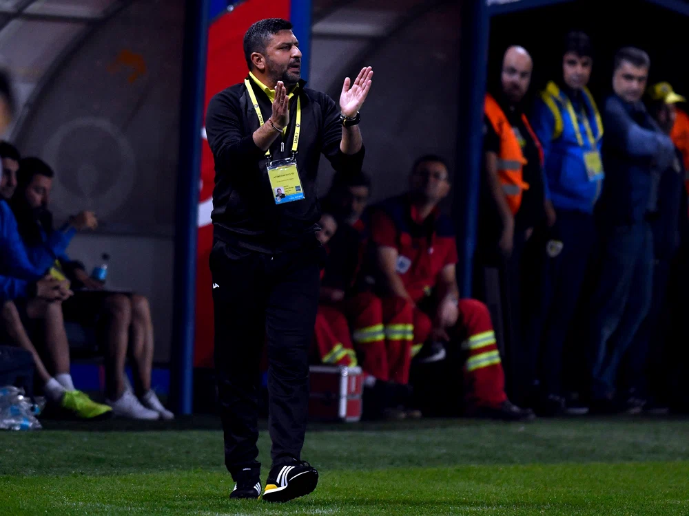Marius Baciu a fost ridicat de mascați după meciFoto: Sport Pictures
