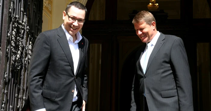 Klaus Iohannis (dreapta) a refuzat oferta premierul Victor Ponta (stânga) de a face parte din guvern FOTO:Mediafax