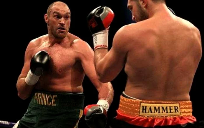 Tyson Fury (stânga) şi Cristian Ciocan FOTO dailymail.co.uk