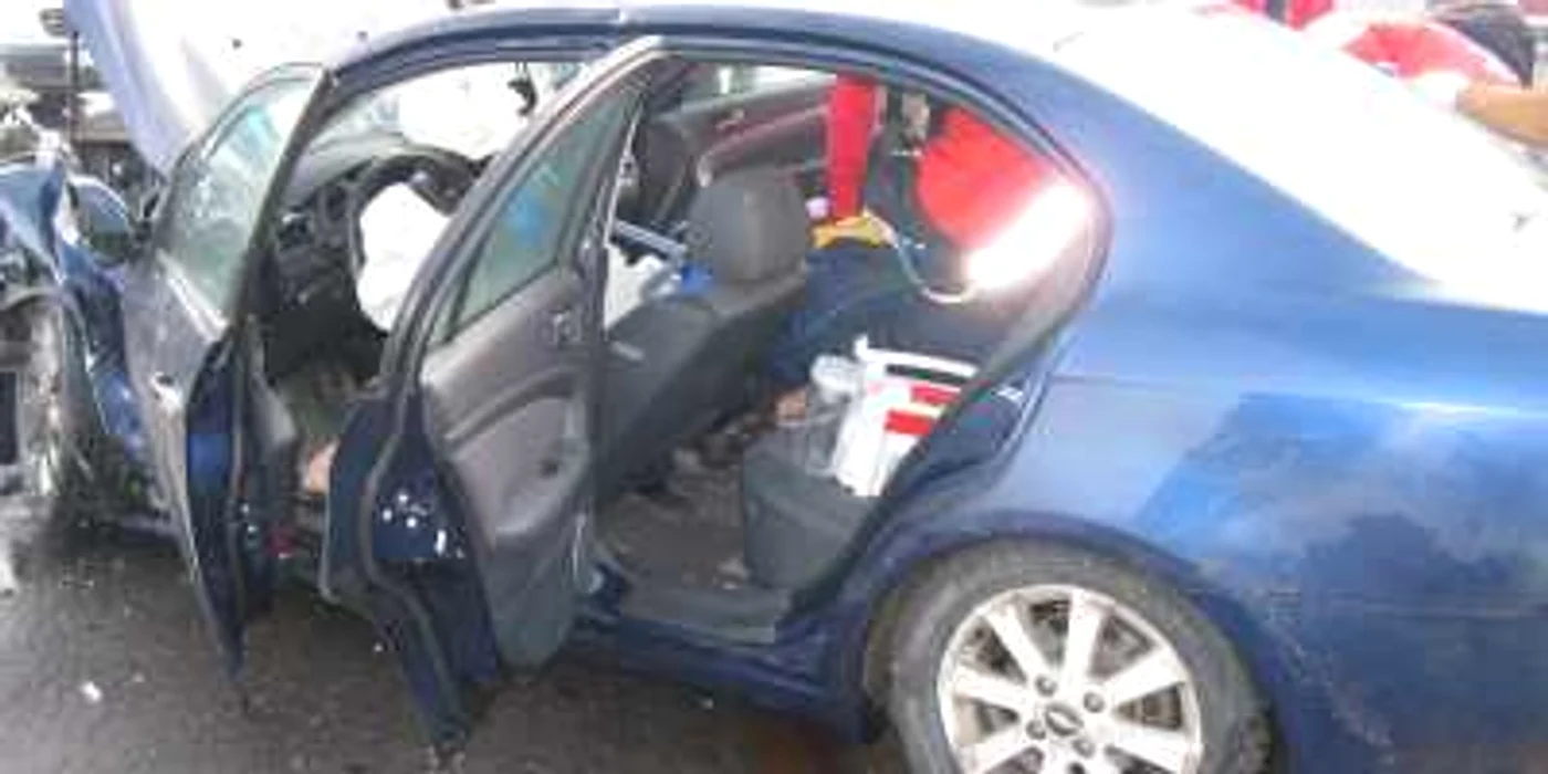 Puteţi scăpa cu viaţă dintr-un astfel de accident rutier dacă purtaţi centura de siguranţă