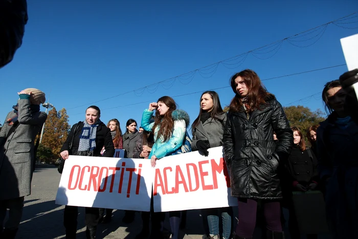 Studenții au protestat contra intenției de restructurare a Academiei de Arte