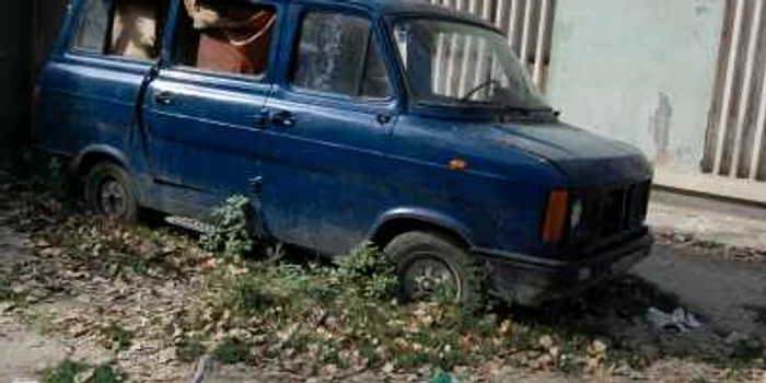 Galaţi: Sute de rable ruginesc pe străzile şi în parcările oraşului
