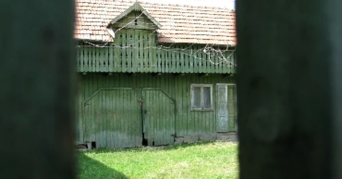 Bacău: La 71 de ani, riscă închisoarea pentru că a ars cadavrul soţului (UPDATE)