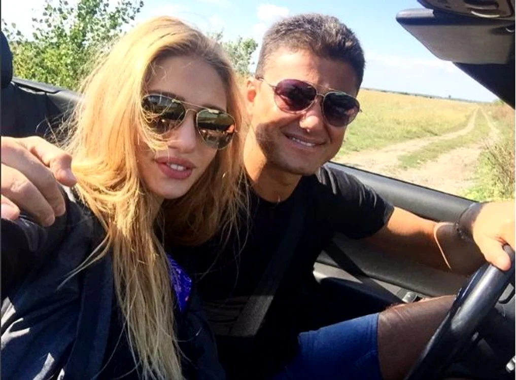 
    Laura Dincă nu s-a putut abține să publice poze din decapotabilăfoto: Arhiva Personală  