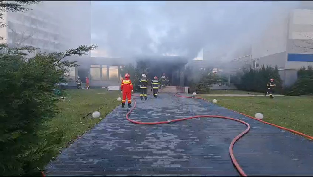 Incendiu la intrarea în stațiunea Mamaia. Sauna unui centru de recuperare a luat foc VIDEO