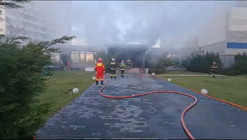 Incendiu la intrarea în stațiunea Mamaia. O saună a luat foc la un centru de recuperare, imagini VIDEO Incendiu la intrarea în stațiunea Mamaia. O saună a luat foc la un centru de recuperare, imagini VIDEO