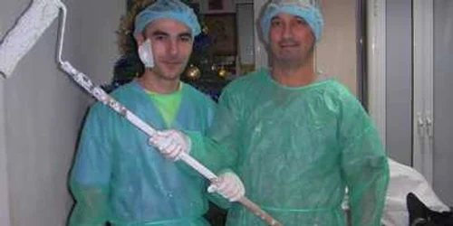 Medicii de la Spitalul „Sfântul Ioan“ se pricep şi la dat cu trafaletul 