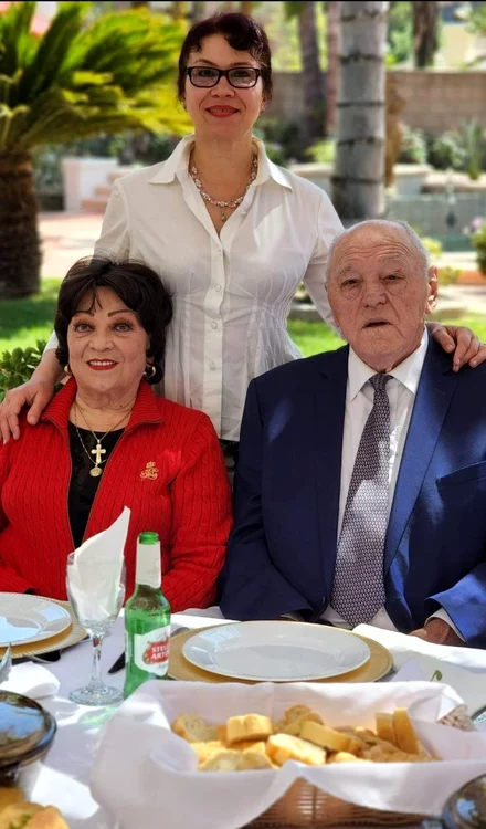 Maria Ciobanu, alături de soț și de fiica ei, Camelia. Foto: Instagram