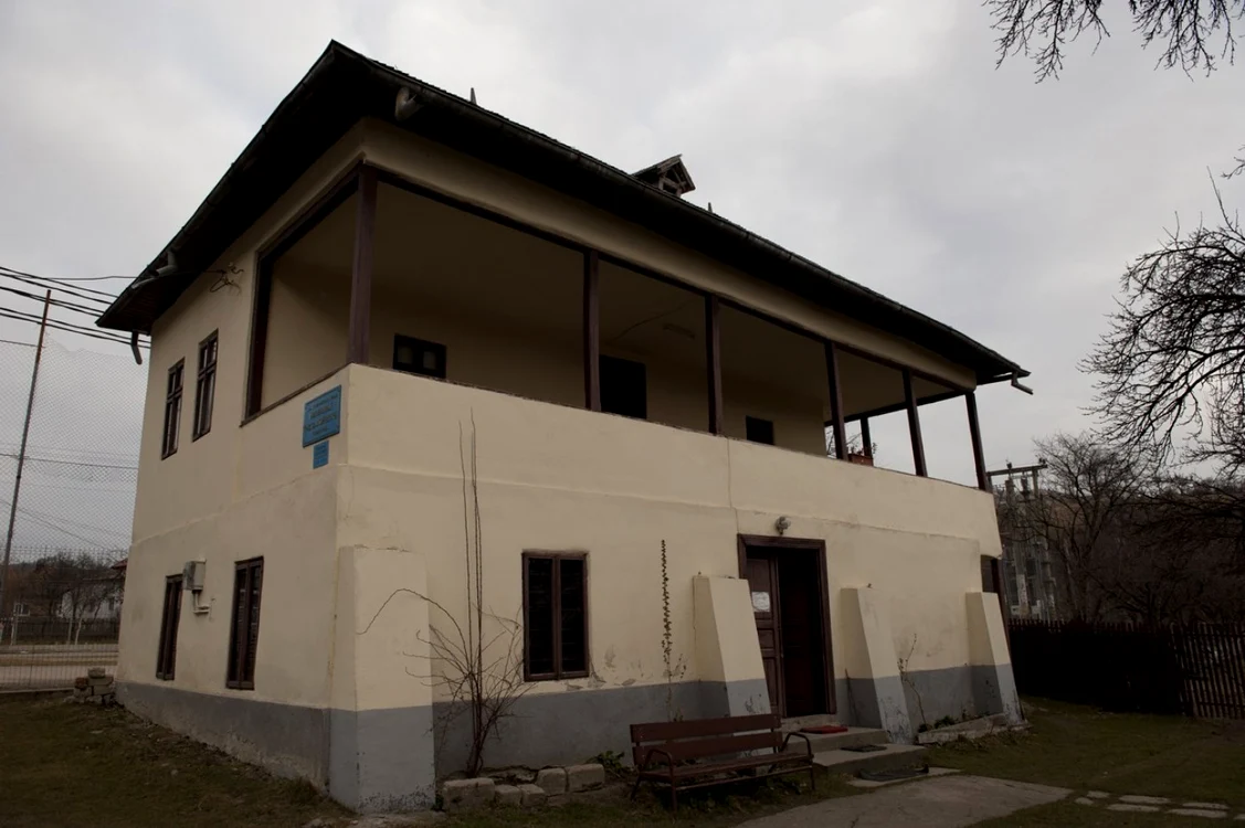 Singura locuință proprietatea poetului. FOTO Casa Memorială George Topîrceanu din Nămăeşti - Argeș