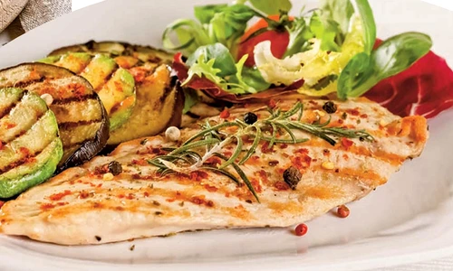 pipet de pui la grataar cu vinete si dovleecei jpg