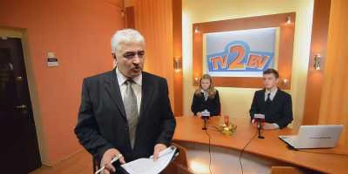 Elevii braşoveni au prorpiul lor studio de televiziune. FOTOTV2BV