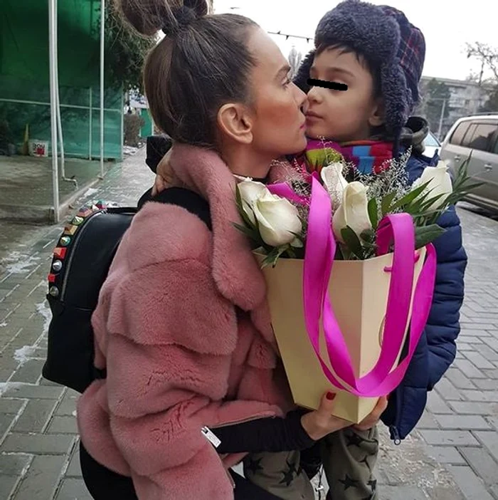 Anna Lesko, alături de băiețelul ei