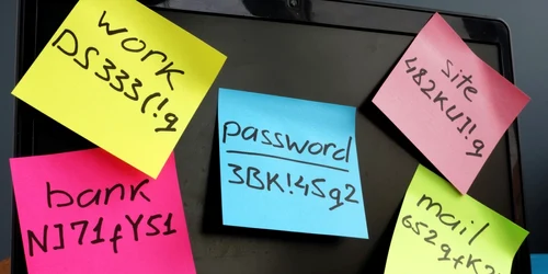 Parole computer postit biletele notat parola FOTO Shutterstock