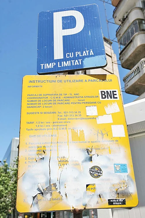 Vechile panouri cu 1,5 lei pe oră sunt încă pe străzi