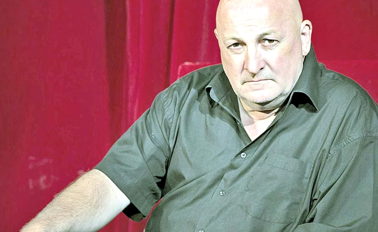 Constantin Cotimanis stă cu chirie de dragul Iuliei Dumitru