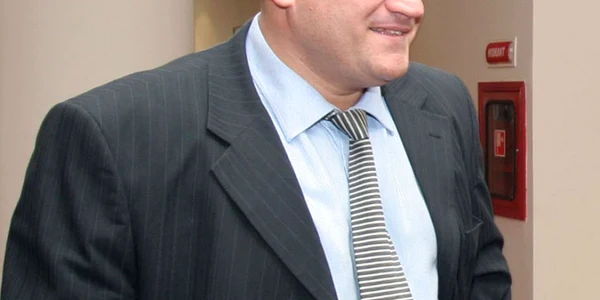 Primarul Sectorului 6, Cristian Poteraş, a hotărât să-i scutească de plată pe cei cu datorii de sub 40 de lei