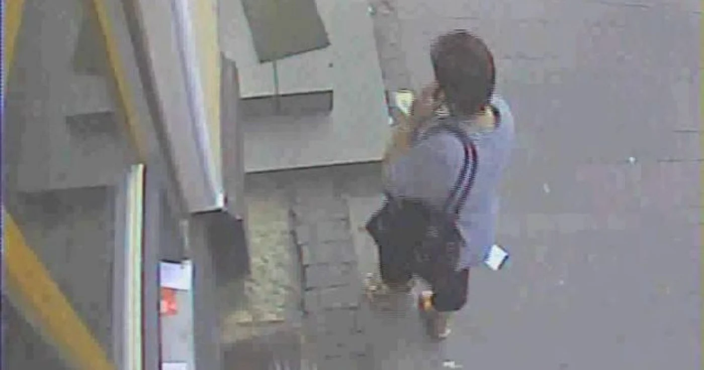 Femeia este căutată de polițiști
