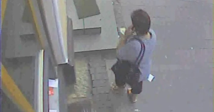 Femeia este căutată de polițiști